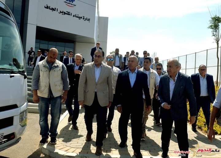 رئيس الوزراء يتفقد ميناء السادس من أكتوبر الجاف بعد تشغيله تجريبياً خلال مؤتمر المناخ COP27 2 رئيس الوزراء يتفقد ميناء السادس من أكتوبر الجاف بعد تشغيله تجريبياً خلال مؤتمر المناخ COP27