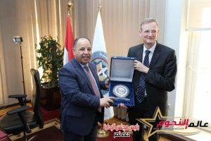 وزير المالية.. محافظ مصر لدى البنك الآسيوي للاستثمار في البنية التحتية فى لقائه بالقاهرة مع نائب رئيس البنك