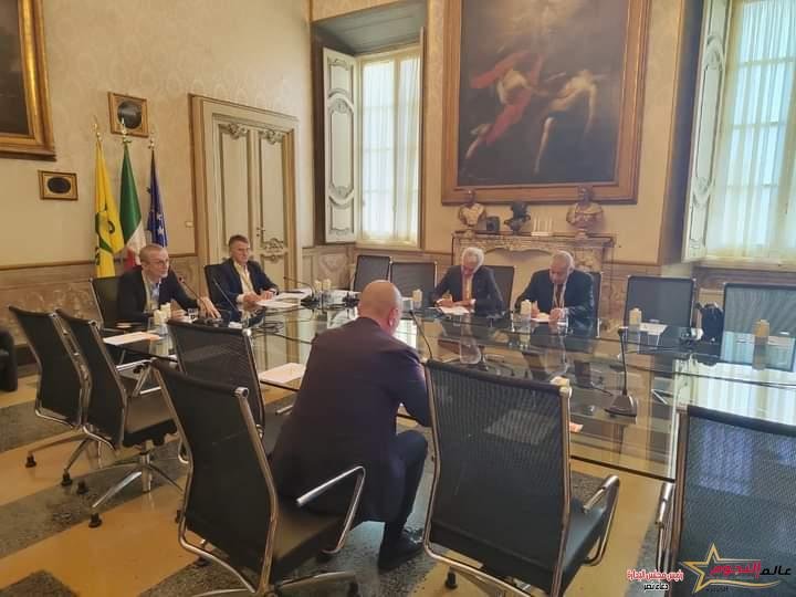 المصيلحي يواصل اجتماعاته بايطاليا بلقاء ممثلى الشركة الإيطالية المتخصصة في وضع تفاصيل انشاء أسواق اليوم الواحد