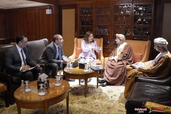 وزيرة التخطيط والتنمية الاقتصادية تبحث سبل التعاون المشترك مع وزير المالية ورئيس جهاز الاستثمار العماني