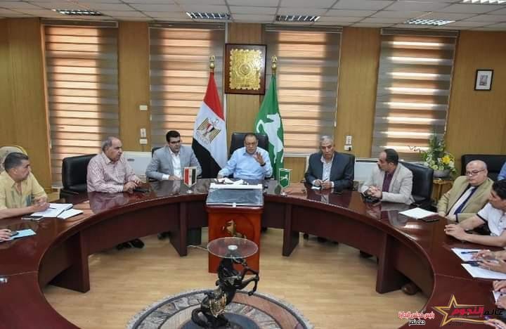 محافظ الشرقية يعقد إجتماعاً لإستكمال تنفيذ أعمال رصف ورفع كفاءة طريق أبو حماد / المُسيد / الحلمية  