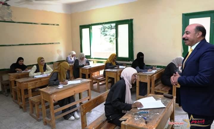 محافظ أسوان يتفقد لجان إمتحانات الدور الأول للدبلومات الفنية بإجمالى 16 ألف و 312 طالب وطالبة