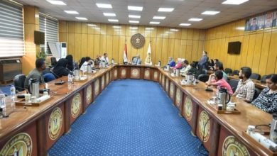 وزير القوى العاملة يُسلم تعويضات جديدة لأسر عمالة غير منتظمة