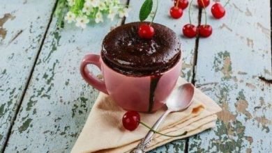 كيك المج بصوص الشيكولاتة والمكسرات ... مقدم من: مطبخ عالم النجوم