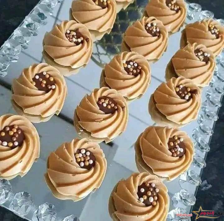 حلى السوداني بالبسكويت والشيكولاتة البيضاء ... مقدم من: مطبخ عالم النجوم 2 حلى السوداني بالبسكويت والشيكولاتة البيضاء ... مقدم من: مطبخ عالم النجوم