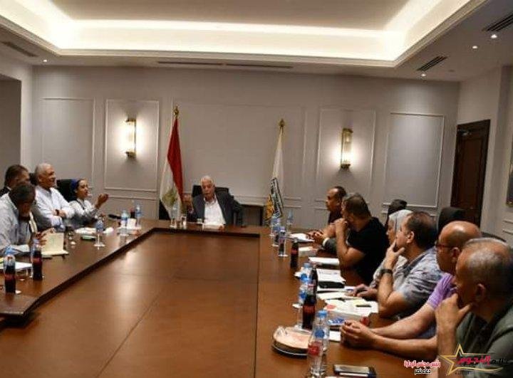 محافظ جنوب سيناء يتابع نسب تنفيذ المشروعات الجارية بالمحافظة