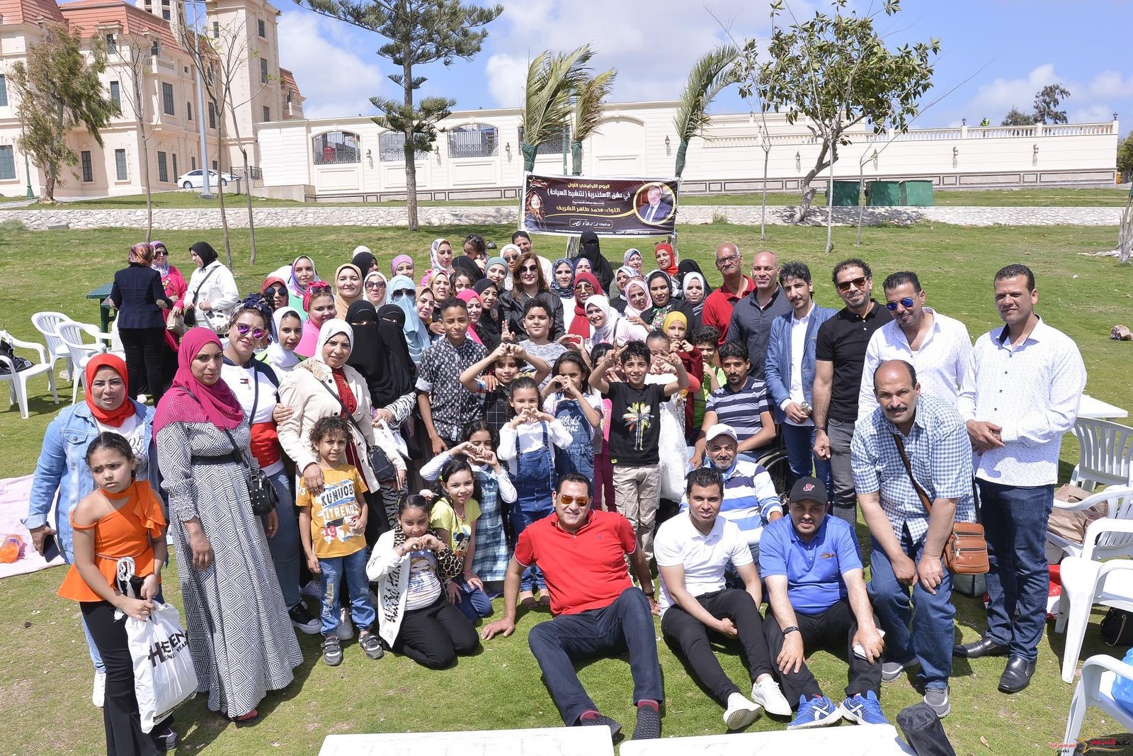 في عشق الإسكندرية.. مبادرة "لتنشيط السياحة" تحت رعاية محافظ الاسكندرية 3 في عشق الإسكندرية.. مبادرة "لتنشيط السياحة" تحت رعاية محافظ الاسكندرية