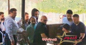 وصول جثمان والدة الفنان "محمد السعدني" إلى مسجد مصطفى محمود 2 وصول جثمان والدة الفنان "محمد السعدني" إلى مسجد مصطفى محمود