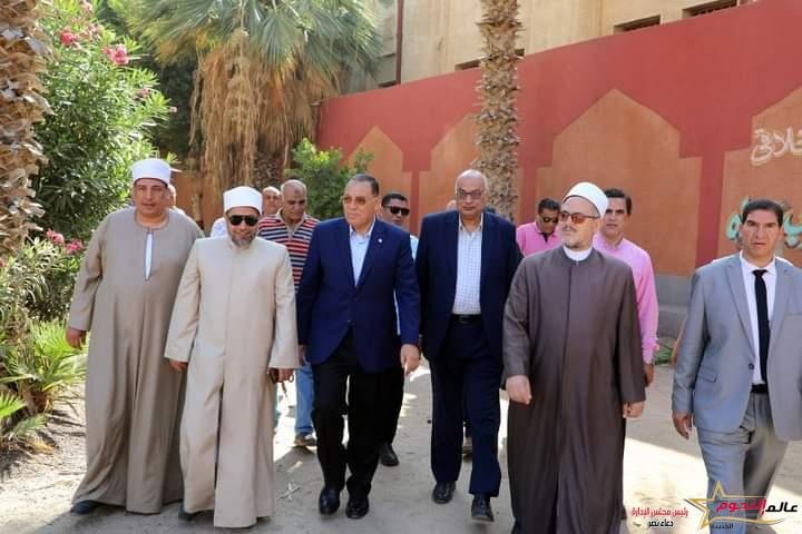 محافظ الشرقية يتفقد لجان امتحانات الثانوية الأزهرية بمعهد فتيات الزقازيق