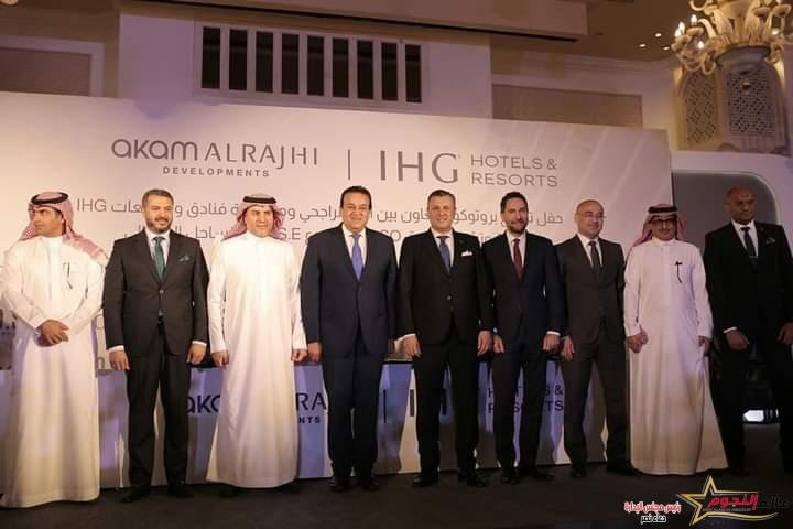 وزير السياحة والآثار يشهد توقيع بروتوكول تعاون لإدارة وتشغيل أحد الفنادق بالساحل الشمالي