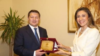 وزيرة الثقافة تلتقي نظيرها الكازاخي لبحث تعزيز التعاون في المجالات الثقافية