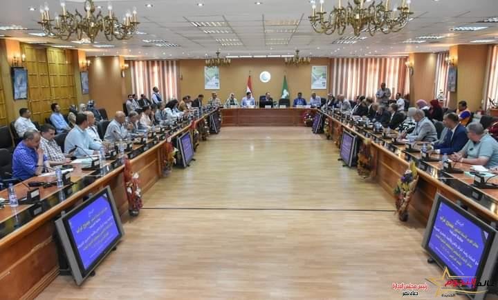 محافظ الشرقية يعقد اجتماعا لمناقشة الاستعدادات اللازمة لاستقبال امتحانات الثانوية العامة للعام الدراسي 2022 /2023 م