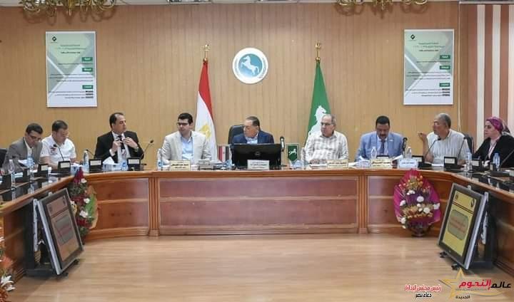 محافظ الشرقية يترأس إجتماع مجلس إدارة المناطق الصناعية 