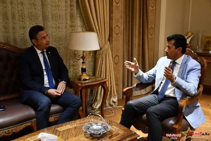 وزير الرياضة يبحث مع رئيس البريد انشاء مكاتب للبريد داخل مراكز الشباب