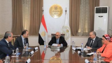 حجازي يبحث مع رئيس الجامعة الأمريكية بالقاهرة مشروعات التعاون في مجال التعليم قبل الجامعي