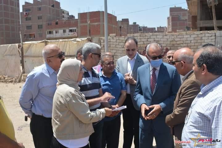 الهجان يتفقد عدد من قطع الأراضي على محور الخصوص لاستغلالها في إنشاء مجمعات خدمية 2 الهجان يتفقد عدد من قطع الأراضي على محور الخصوص لاستغلالها في إنشاء مجمعات خدمية
