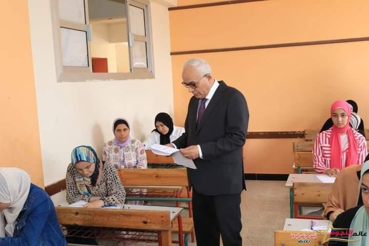 وزير التربية والتعليم ومحافظ الشرقية يتفقدان لجان امتحانات الثانوية العامة بالصالحية الجديدة والقديمة 1 وزير التربية والتعليم ومحافظ الشرقية يتفقدان لجان امتحانات الثانوية العامة بالصالحية الجديدة والقديمة