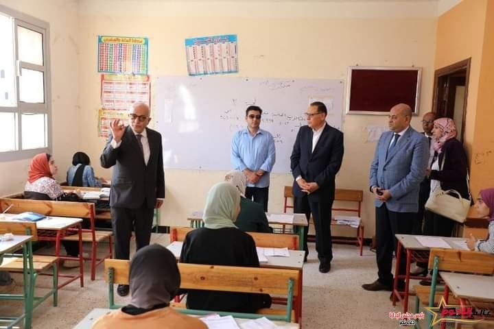 محافظ الشرقية ووزير التعليم يتابعان سير انتظام امتحانات مادة اللغة الأجنبية الثانية لطلبة شهادة الثانوية العامة للعام الدراسي 2022 /2023 4 محافظ الشرقية ووزير التعليم يتابعان سير انتظام امتحانات مادة اللغة الأجنبية الثانية لطلبة شهادة الثانوية العامة للعام الدراسي 2022 /2023