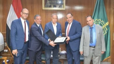 الهجان يستقبل أعضاء البنك الزراعي المصري لتقديم تبرع بمبلغ 200 ألف جنيه لصالح الأسر الأكثر احتياجا 