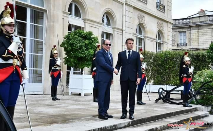 السيسي يلتقي مع الرئيس الفرنسي إيمانويل ماكرون بقصر الإليزيه 2 السيسي يلتقي مع الرئيس الفرنسي إيمانويل ماكرون بقصر الإليزيه