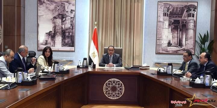 رئيس الوزراء يلتقي رئيس صندوق التنمية الحضرية لاستعراض عدد من ملفات العمل 2 رئيس الوزراء يلتقي رئيس صندوق التنمية الحضرية لاستعراض عدد من ملفات العمل