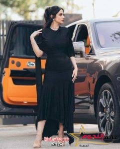 درة تستعرض أنوثتها بإطلالة من سيارتها 3 درة تستعرض أنوثتها بإطلالة من سيارتها