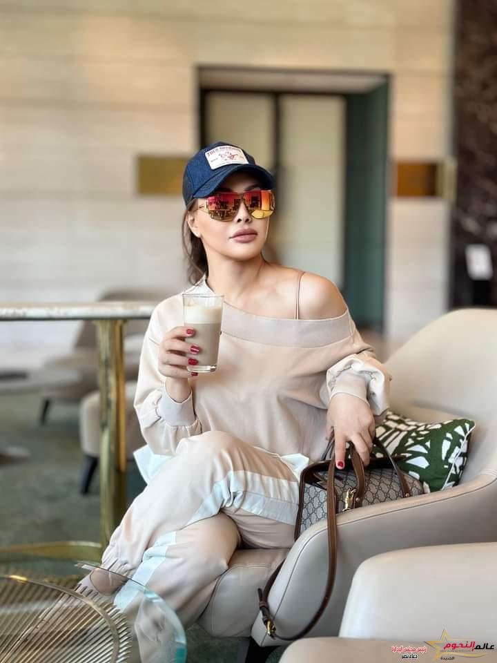 نوال الزغبي تشعل مواقع التواصل الاجتماعي بإطلالة مثيرة 2 نوال الزغبي تشعل مواقع التواصل الاجتماعي بإطلالة مثيرة