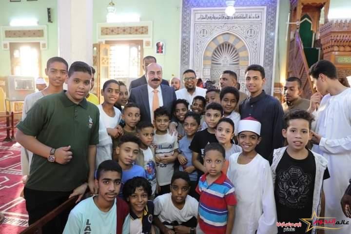 محافظ أسوان يؤدى صلاة عيد الأضحى المبارك مع جموع المصلين من أبناء المحافظة