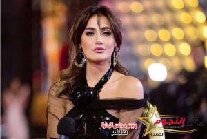 حلا شيحة ترقص على أغنية تامر حسني "خليك فولازي"..تشعر بالأرق.. فيديو 2 حلا شيحة ترقص على أغنية تامر حسني "خليك فولازي"..تشعر بالأرق.. فيديو