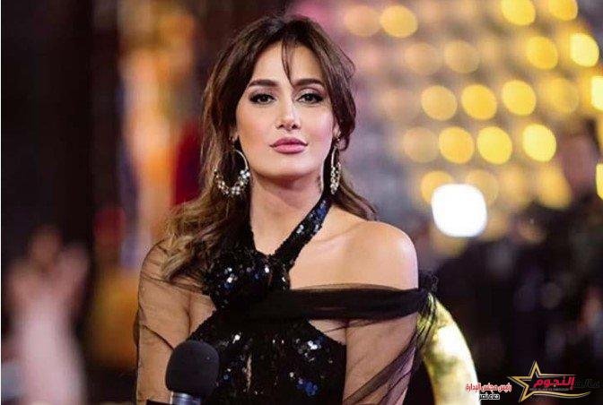 حلا شيحة ترقص على أغنية تامر حسني "خليك فولازي"..تشعر بالأرق.. فيديو