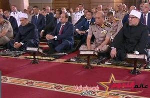 الرئيس يستمع إلى خطبة عيد الأضحى مع قيادات وجنود القوات المسلحة بمسجد القوات الجوية 2 الرئيس يستمع إلى خطبة عيد الأضحى مع قيادات وجنود القوات المسلحة بمسجد القوات الجوية