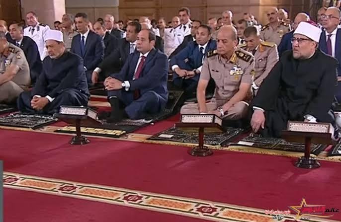 الرئيس يستمع إلى خطبة عيد الأضحى مع قيادات وجنود القوات المسلحة بمسجد القوات الجوية