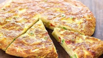 العجة بالجبنة والبسطرمة ... مقدمة من: مطبخ عالم النجوم