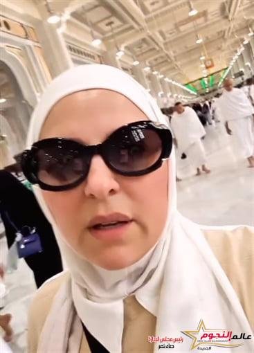 نجوم الفن يؤدون مناسك الحج