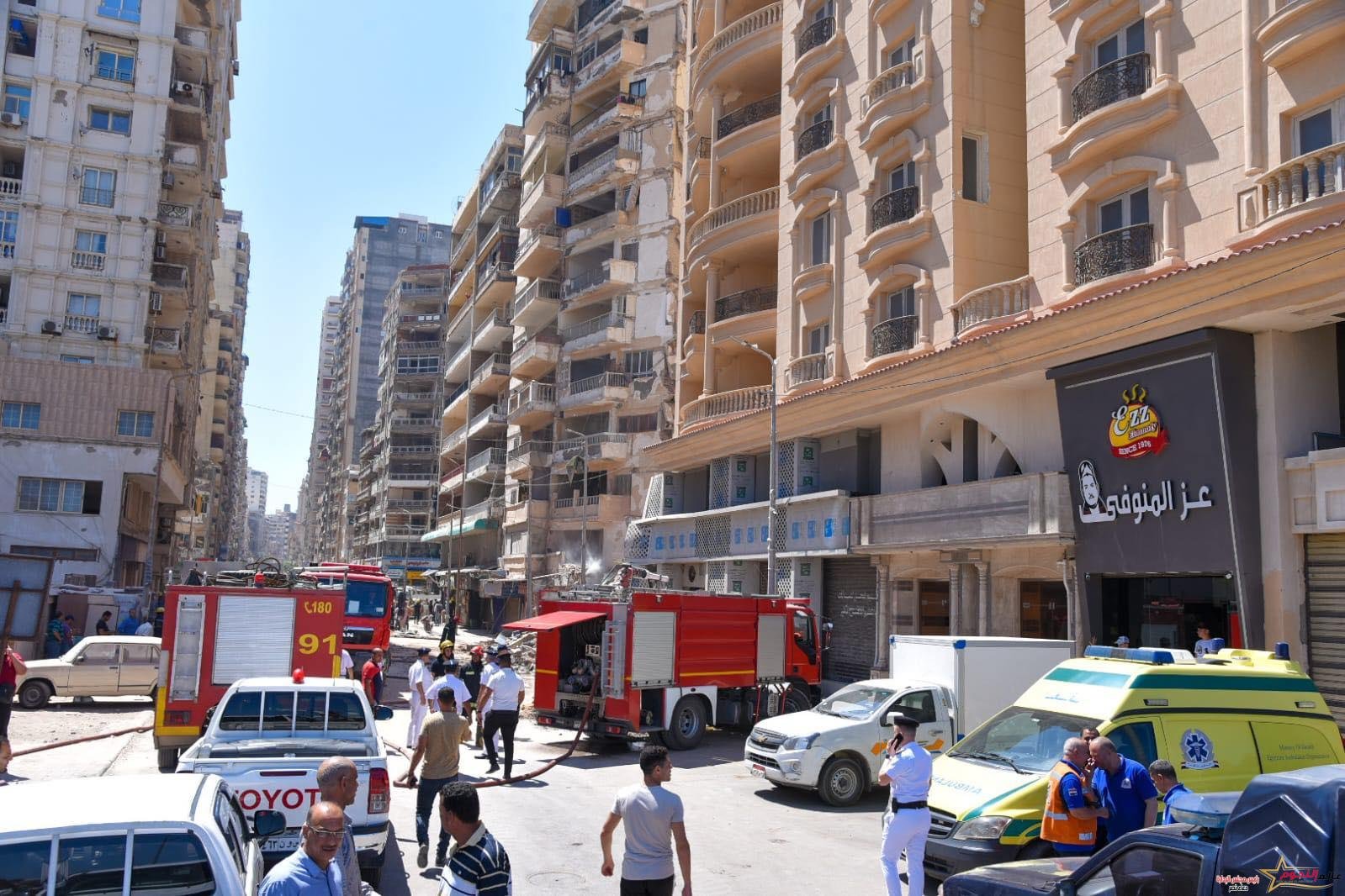 محافظ الإسكندرية يتواجد في موقع حادث انهيار عقار بشارع خليل حمادة