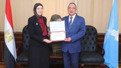 محافظ الإسكندرية يكرم عدد من النماذج المضيئة بالإسكندرية