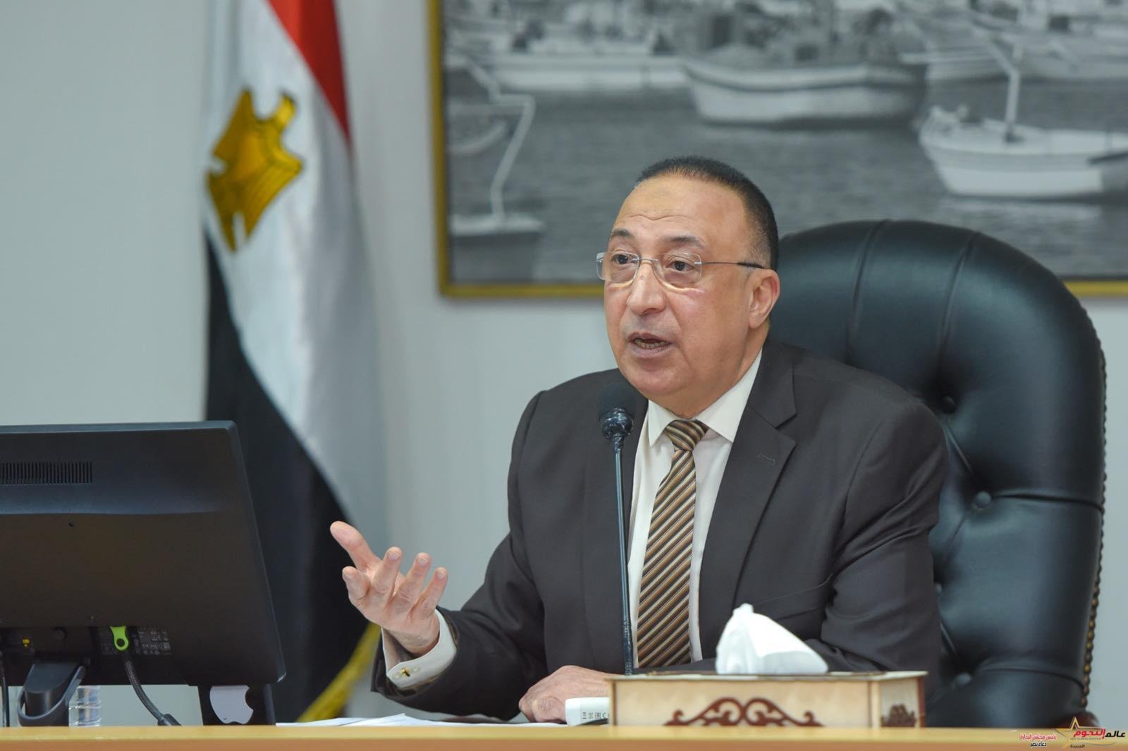 محافظ الإسكندرية يلتقي عددًا من ممثلي المجتمع المدني لجروبات الواتس أب الخدمية
