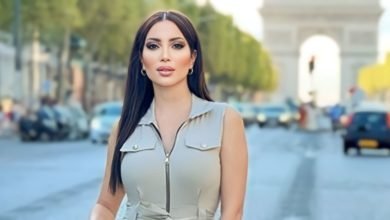 الفنانة نسرين طافش في أحد ظهور لها من شوارع باريس
