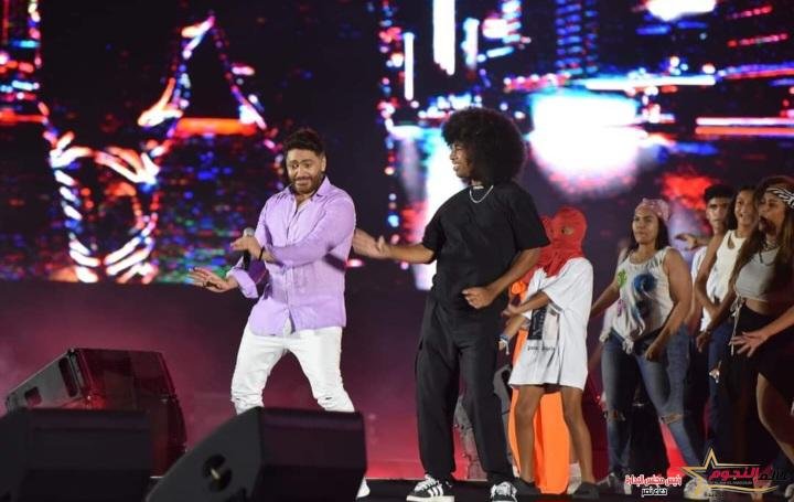 "نويل روبنسون" يشارك "تامر حسني" الرقص في حفله بـ مهرجان العلمين في دورته الأولى 1 نويل روبنسون يشارك تامر حسني الرقص في حفله بـ مهرجان العلمين في دورته الأولى