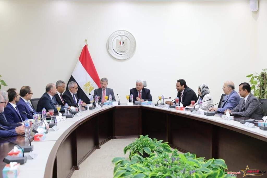 عاشور يبحث آليات التعاون العلمي مع السفير الإيطالي ووفد جامعتي لويجي فانفيتيلي ونابولي فيديريكو