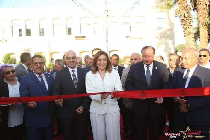 وزيرة الثقافة تفتتح "معرض الأوبرا الثاني للكتاب" 2 وزيرة الثقافة تفتتح "معرض الأوبرا الثاني للكتاب"
