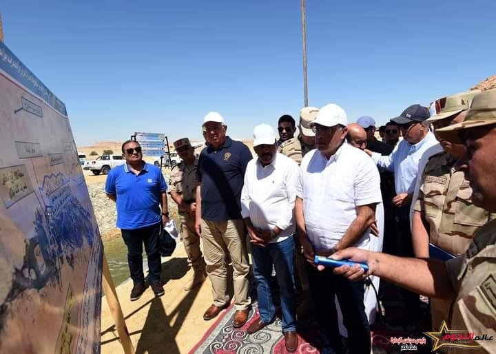 رئيس الوزراء يصل سيوة ويتفقد مكونات مشروع تطوير منظومة إدارة الري والصرف بالواحة