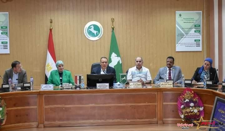 محافظ الشرقية يُكرم 44 متدرب من الحاصلين على برنامج إعداد القادة ودورة أساسيات التحول الرقمي
