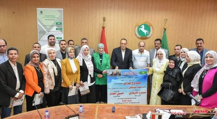 محافظ الشرقية يُكرم 44 متدرب من الحاصلين على برنامج إعداد القادة ودورة أساسيات التحول الرقمي