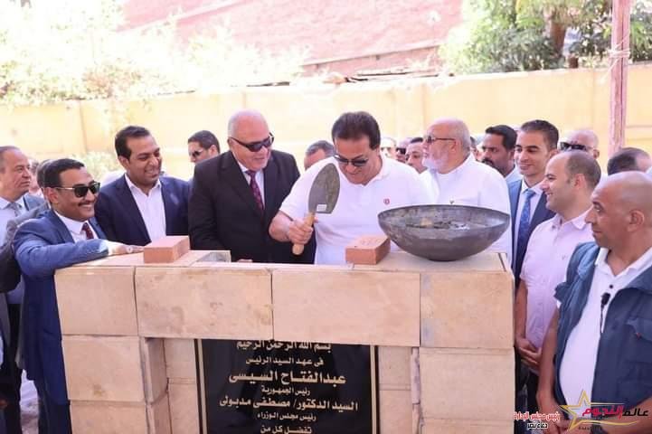 وزير الصحة يتفقد أعمال الإنشاء الجديد لمستشفى دشنا المركزي 1 وزير الصحة يتفقد أعمال الإنشاء الجديد لمستشفى دشنا المركزي