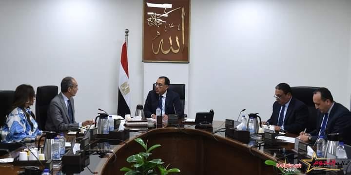 رئيس الوزراء يتابع مع وزير الاتصالات وتكنولوجيا المعلومات استراتيجية مصر الرقمية لصناعة التعهيد 2 رئيس الوزراء يتابع مع وزير الاتصالات وتكنولوجيا المعلومات استراتيجية مصر الرقمية لصناعة التعهيد