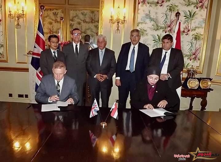 عاشور يشهد مراسم توقيع مذكرة تفاهم بين وزارة التعليم العالي والبحث العلمي والكلية الملكية للجراحين بأدنبرة