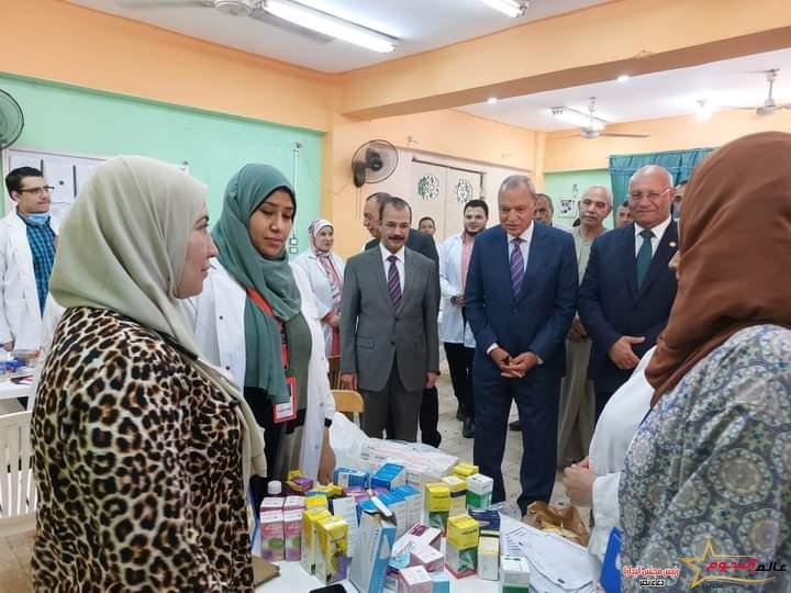 محافظ القليوبية ورئيس جامعة بنها يتفقدان مبادرة "احنا معاك" لرعاية الأسرة المصرية 2 محافظ القليوبية ورئيس جامعة بنها يتفقدان مبادرة " احنا معاك" لرعاية الأسرة المصرية