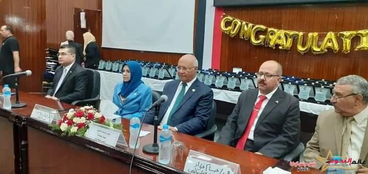 رئيس جامعة بنها يشهد حفل تخريج الدفعة 37 بكلية الطب البيطري