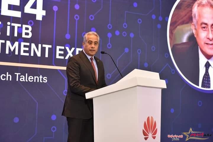 وزير العمل يفتتح ملتقى توظيف يوفر فرص عمل في 70 شركة إتصالات وتكنولوجيا معلومات